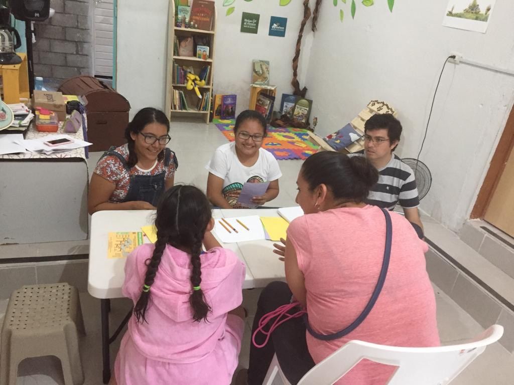 ¿Qué tiene el rey en la panza?